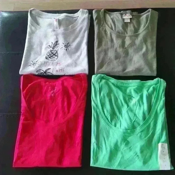 💚BUNDLE 4pcs. T-shirts Brand New Size: S Xhilaration|Mossimo|a new day - Picture 1 of 6